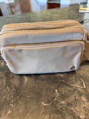 Lululemon tan everywhere crossbody bag 2L